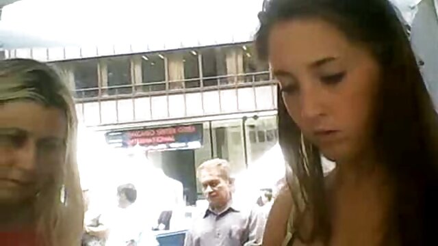 Augstas izšķirtspējas :  Ragveida ingvera slampa brauc ar viņas mammas BF pagalmā Sexy karstā porno 